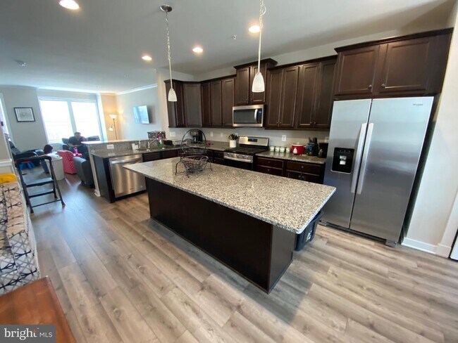 Building Photo - 1213 Lawler Dr