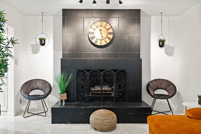 Foto del edificio - 8324 E Oak St