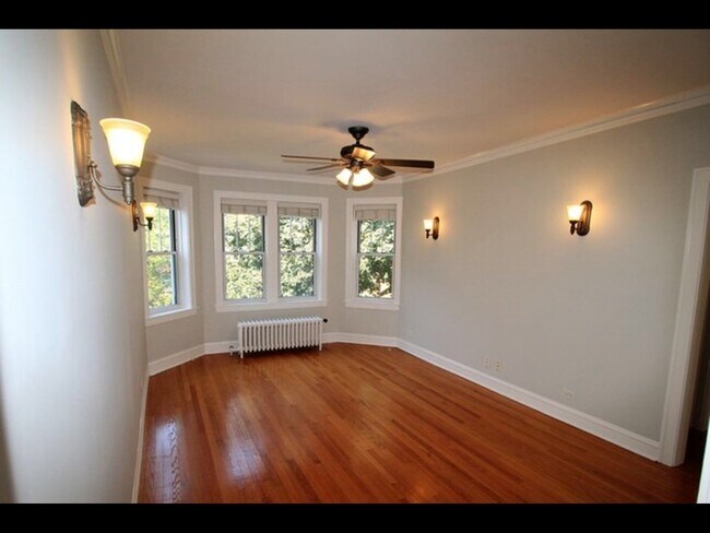 Foto del edificio - 824 Washington Blvd