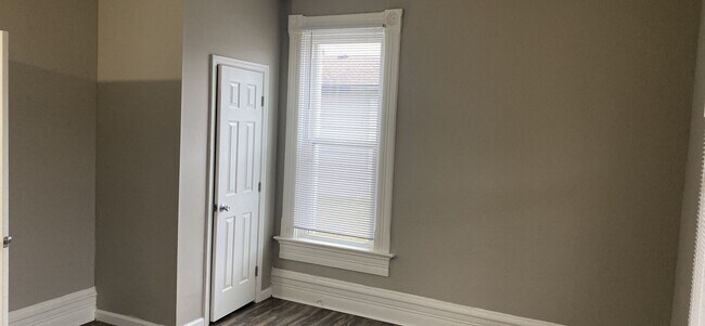 Foto del edificio - 107 N Second 4BR/2BA (Trenton)
