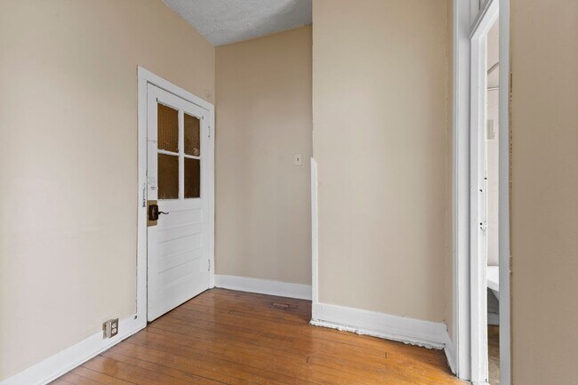 Building Photo - 940 Woodruff Place Middle Dr
