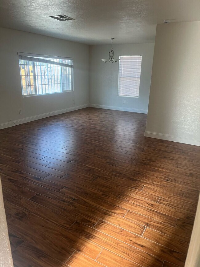 Foto del edificio - 3 Bedroom with ADU - Studio Included !