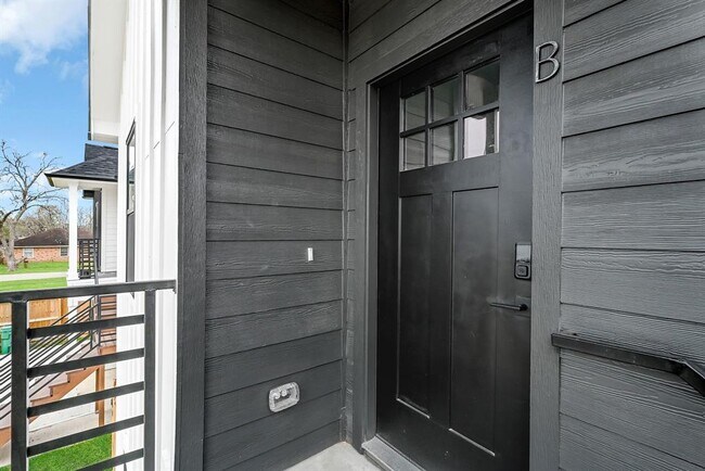 Building Photo - 5007 Paula St