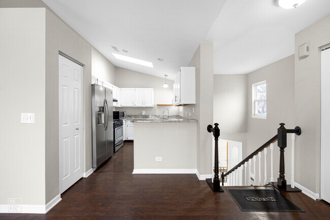 Building Photo - 678 Shady Oaks Ct