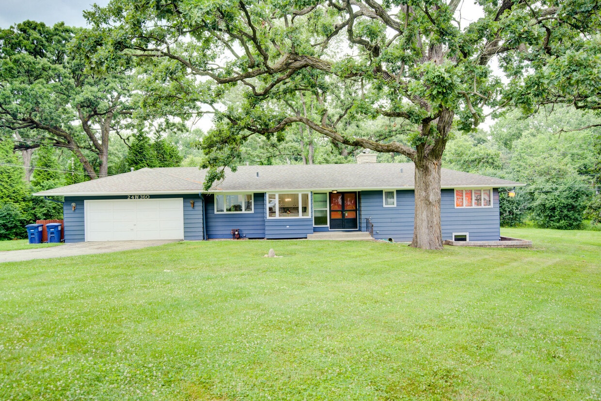 Foto principal - 24W360 Hemlock Ln