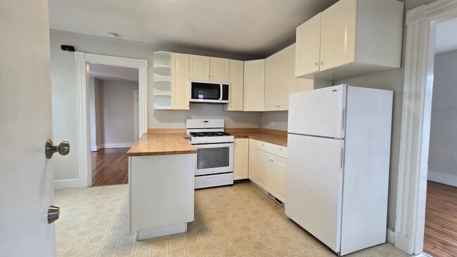 Building Photo - 41 Willard St