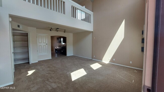 Building Photo - 14235 Russ Leach Ave