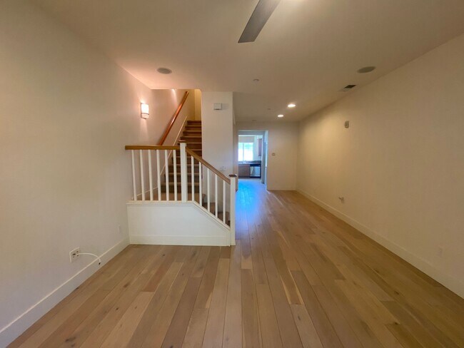 Foto del edificio - Newer Multi-Level Downtown Townhouse with ...