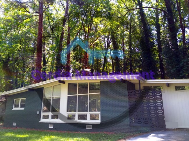 Foto del edificio - 3 bedroom 1.5 bath in East Point, GA