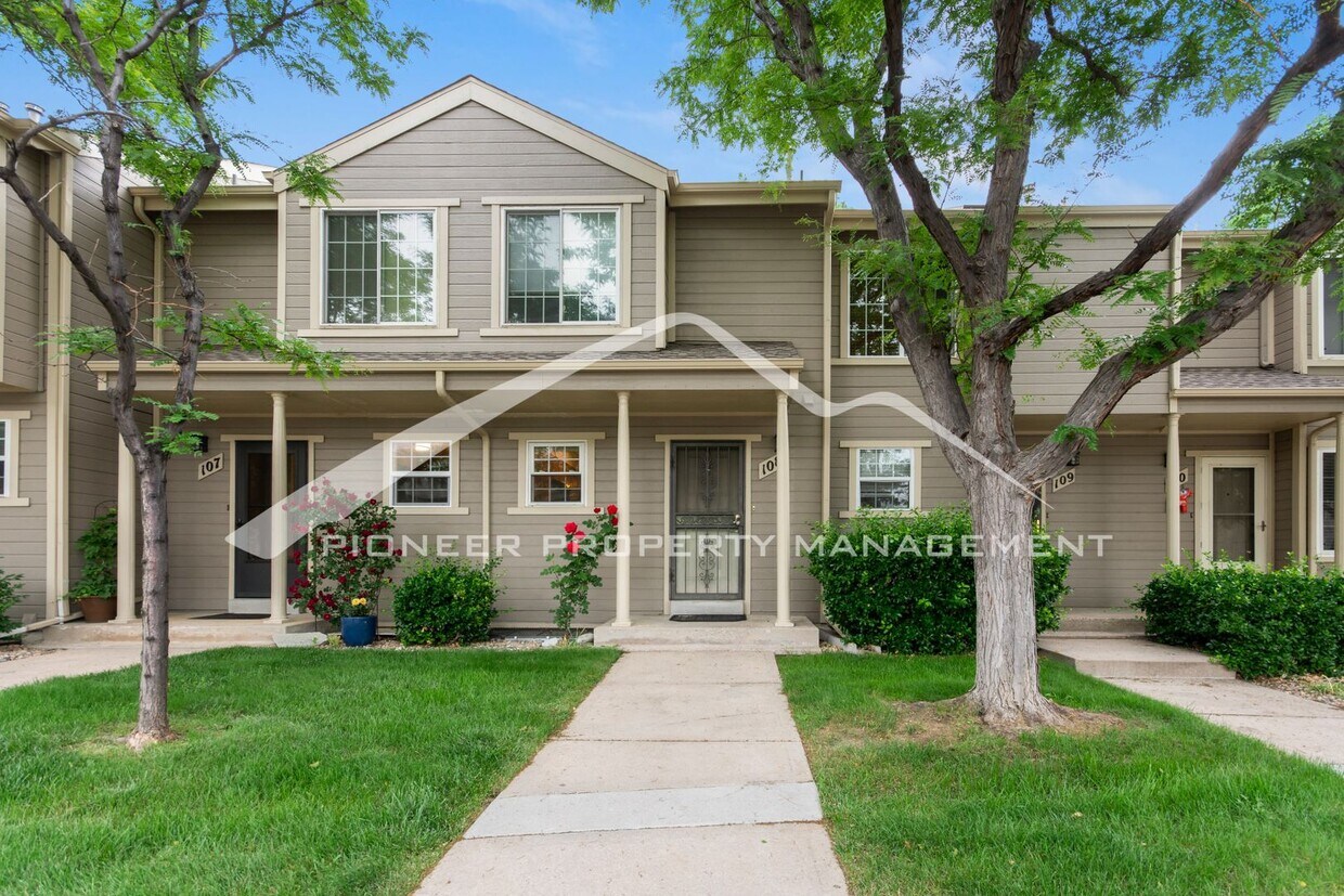 Primary Photo - Spacious Townhome with Assigned Parking Space