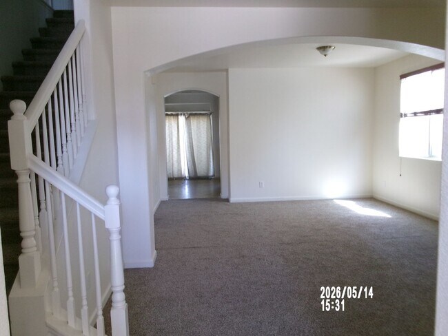 Foto del edificio - 8728 High Ridge Dr