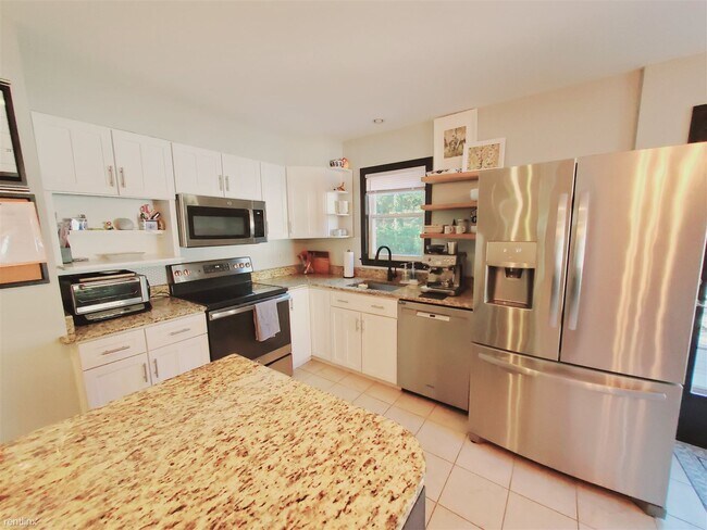 Building Photo - 3 br, 3 bath House - 14 Meadowpark Ave N
