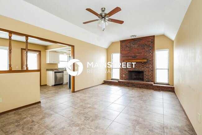 Foto del edificio - 3 Bedroom Pet-Friendly Home in Oklahoma City, OK with Main Street Renewal