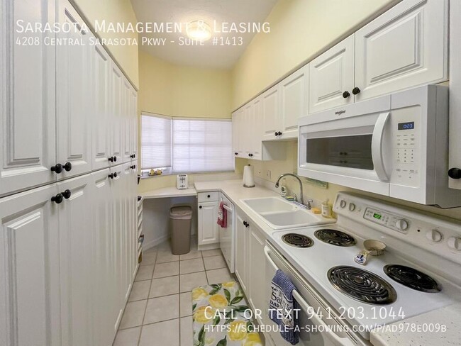 Building Photo - 2 Bed, 2 Bath, Ground Floor Condo in gated...