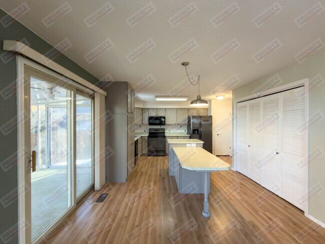 Foto del edificio - Main level living!