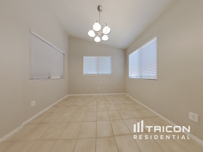 Foto del edificio - 10821 W Elm Ln