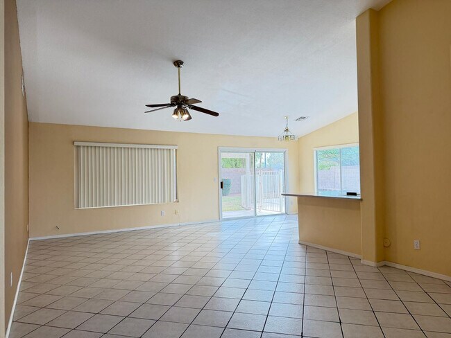 Foto del edificio - 7283 W Tina Ln