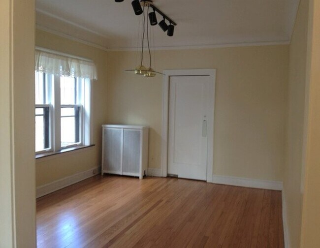 Building Photo - 439 Ridge Ave
