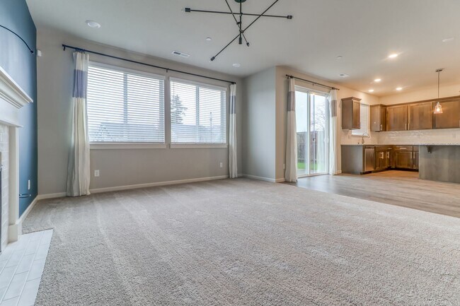 Foto del edificio - Spacious 3 Bedroom Home in Highly Desirabl...