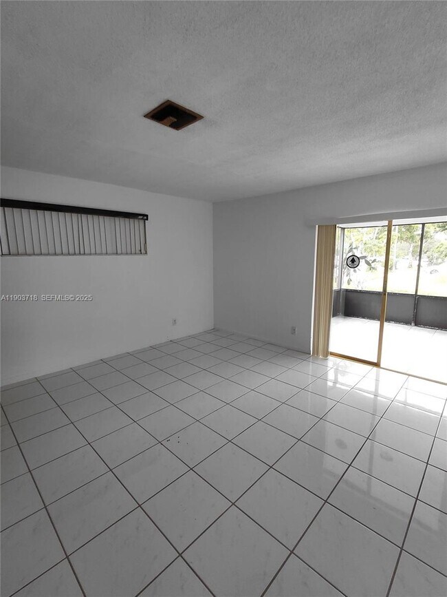 Foto del edificio - 5115 W Park Rd