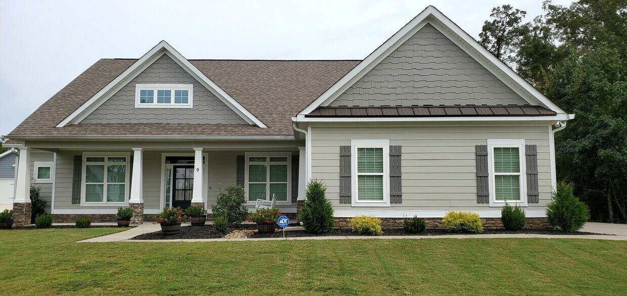 Foto principal - 9 Rambling Oaks Dr NE