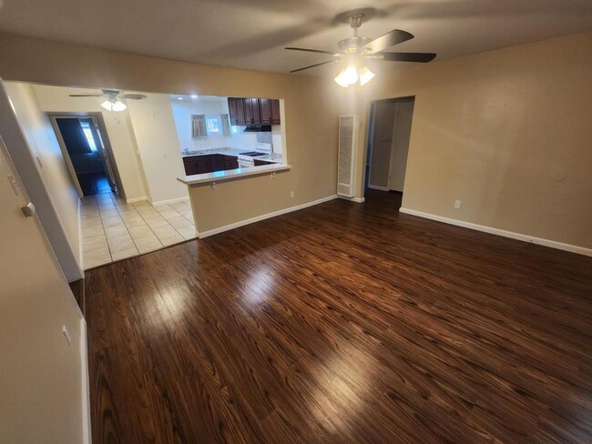 Foto del edificio - 5444 Roswell St