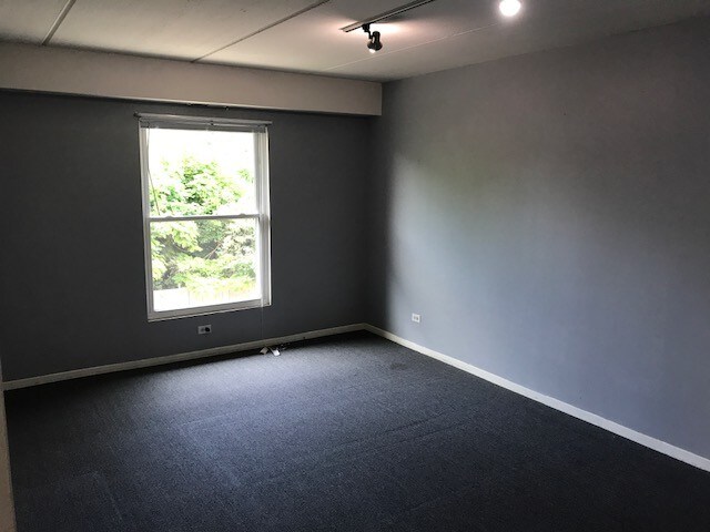 Master bedroom - 814 N River Rd