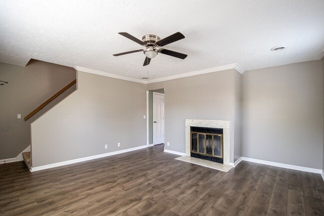 Building Photo - 221 Timberway Dr