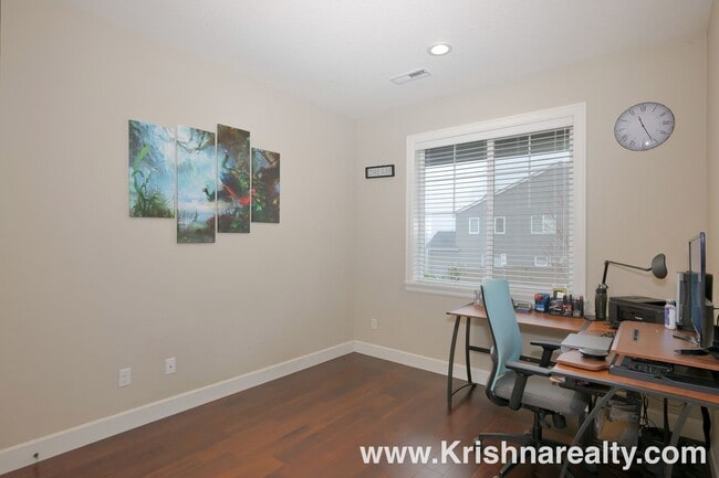 Building Photo - Gorgeous Grace Hollow Home 5BD, 2.5 BA* + ...