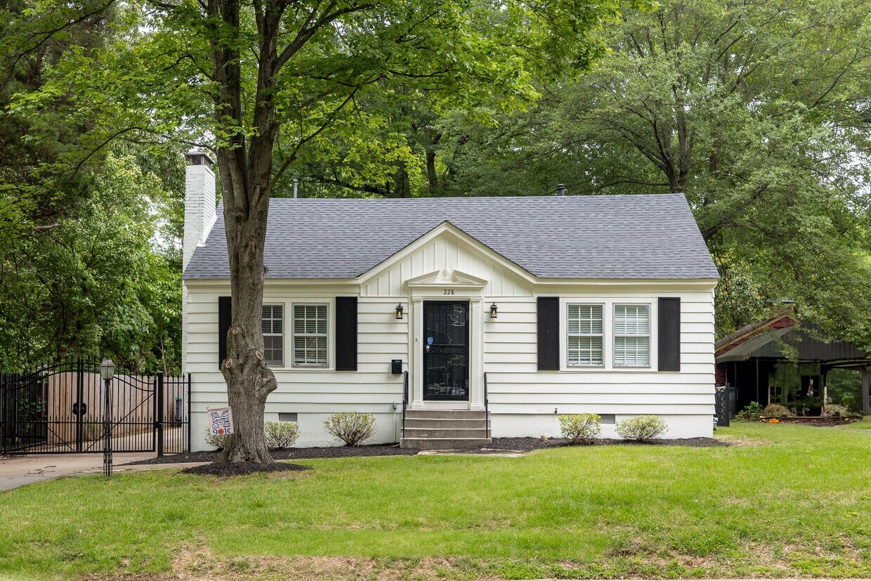 Primary Photo - 228 Palisade St