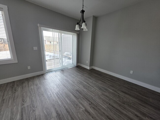 Photo du bâtiment - 8621-8682 82 St