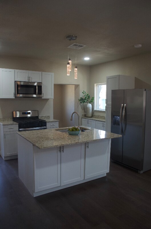 Foto del edificio - 3825 Trowbridge Dr