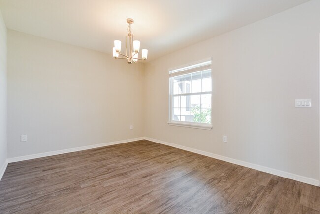 Foto del edificio - Bright 5-Bedroom Home in Winter Haven, FL