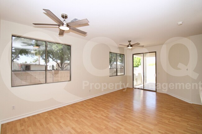 Foto del edificio - 9006 E Gable Ave