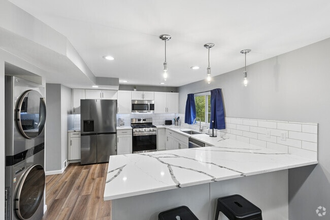 2BR, 1BA - 800SF - Kitchen - 3932 Vinceton St.