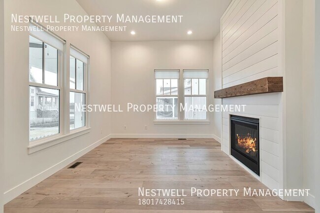 Building Photo - Gorgeous 6-bed Lake Front Home in Daybreak