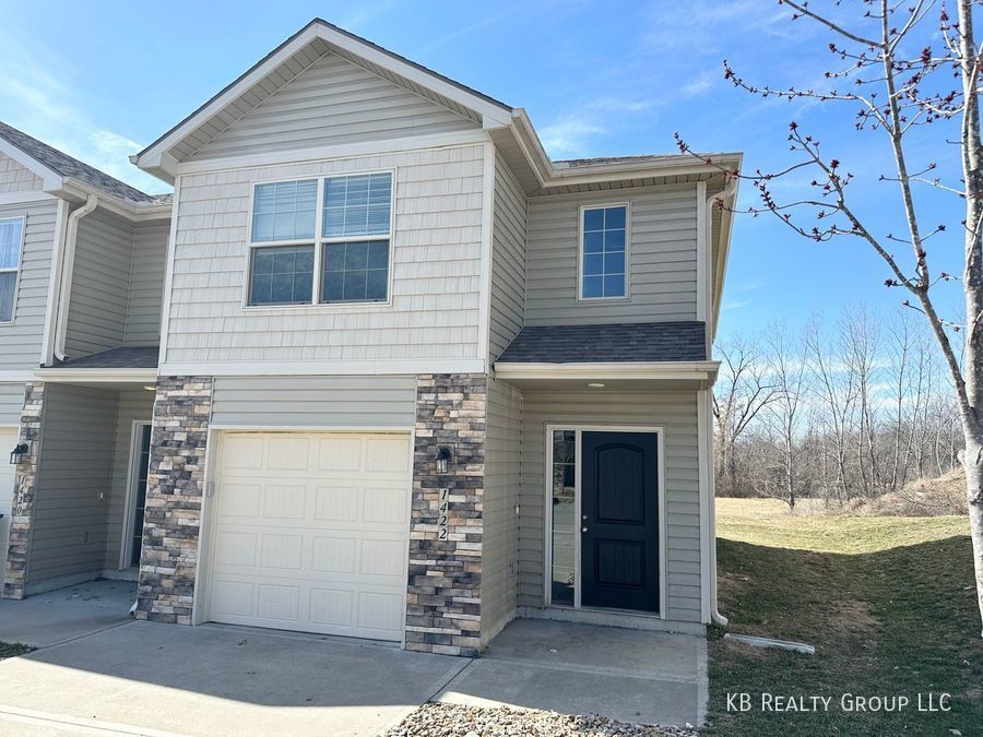1422 NE Mary Ct, Grain Valley, MO 64029 Townhome Rentals in Grain