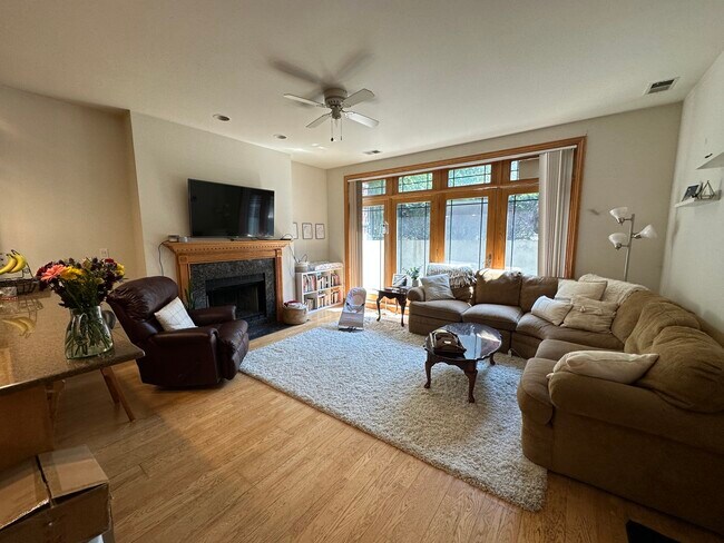 Foto del edificio - 4726 N Winthrop Ave