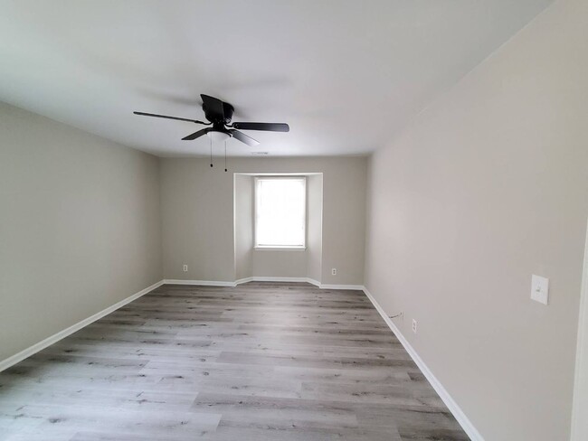 Foto del edificio - Beautiful Condo Available for Rent in Char...