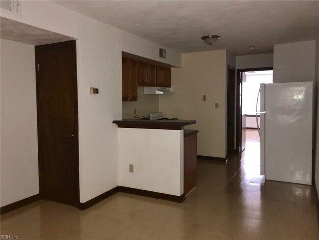 Foto del edificio - 1049 W 49th St