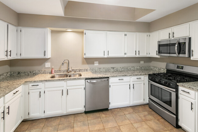 Building Photo - 1569 Galway Dr
