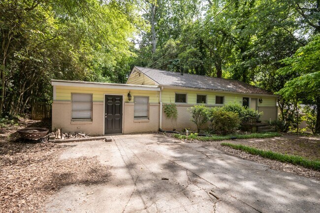 Building Photo - 175 Habersham Way