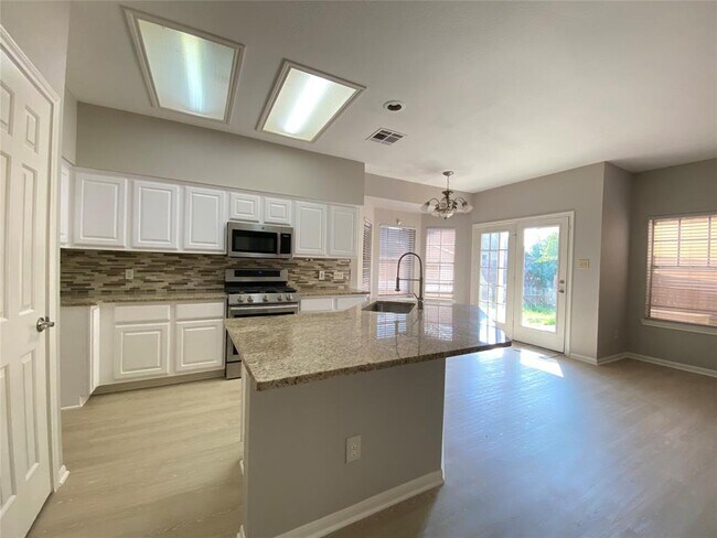 Building Photo - 14406 Circlewood Way