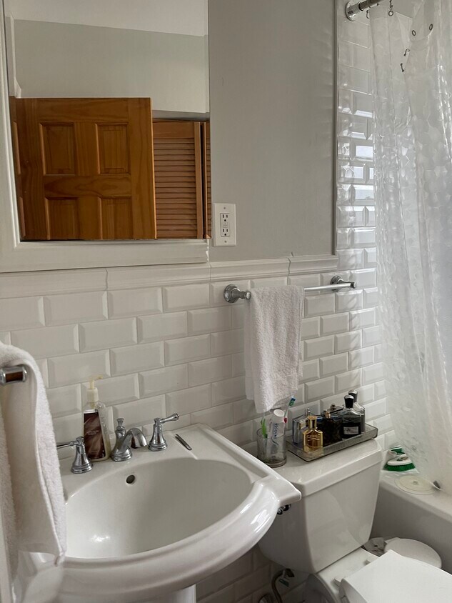 2093 Baylis Ave, Elmont, NY 11003 House Rental in Elmont, NY