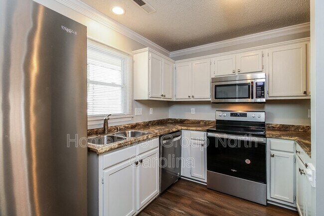 Building Photo - 37 Cedar Knoll Dr