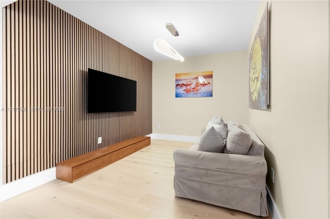 Foto del edificio - 3340 NE 190th St