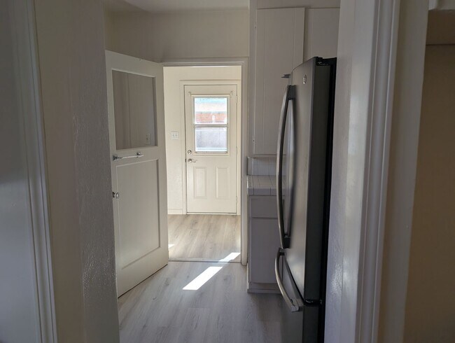 Foto del edificio - Taylor Wheeler built Fresno High Area home offering wonderful amenities + separate 1 bedroom suite.