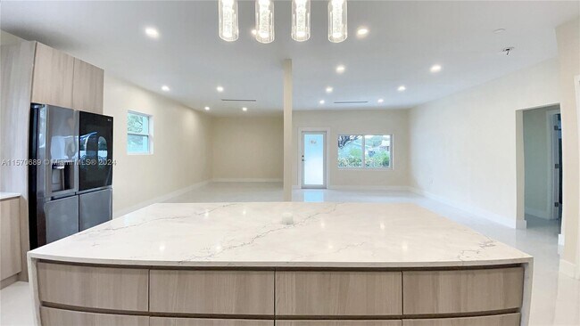 Foto del edificio - 48 NE 41st St