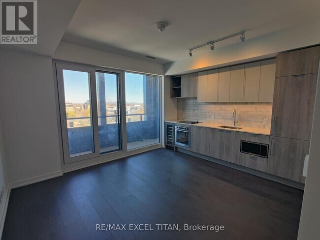 Photo du bâtiment - 2020 Bathurst St