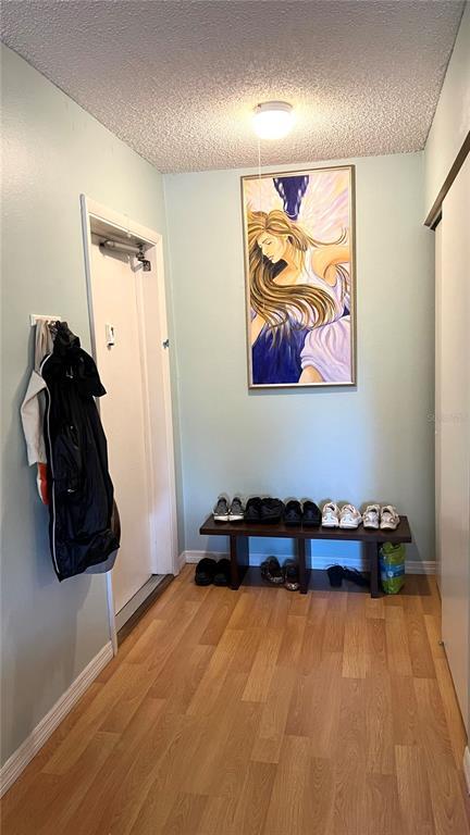 Building Photo - 257 SW Lincoln Cir N